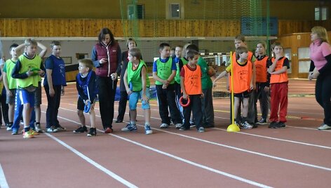      Lietuvos sporto universiteto dėstytojai ir studentai surengė žaismingas varžybas Kauno Žaliakalnio progimnazijos pradinių klasių moksleiviams.