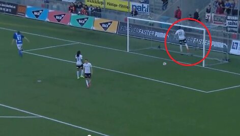 Islandijos futbolininko smūgis galva į virpstą