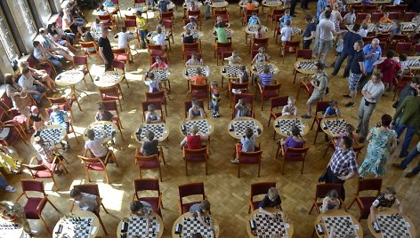 Šachmatininkai ragina mokyklose rengti šachmatų pamokas