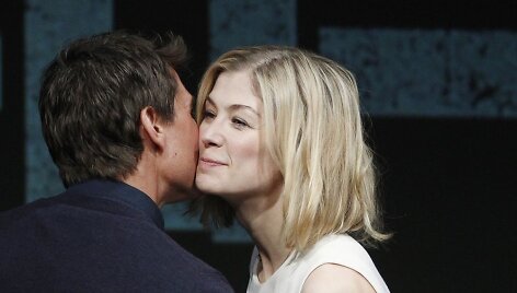Tomas Cruise'as ir Rosamund Pike