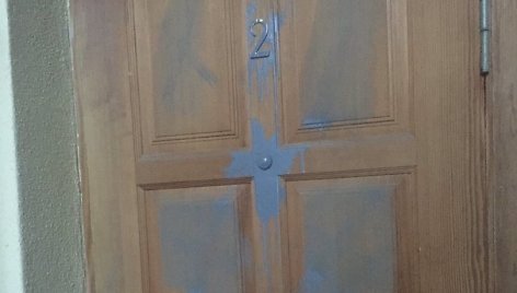Dažais išterliotos durys