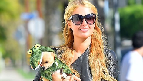 Paris Hilton su savo augintiniu