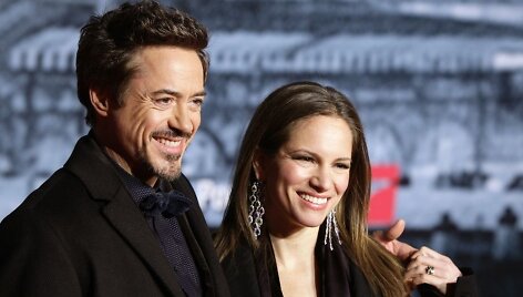 Robertas Downey jaunesnysis ir Susan Levin &scaron;venčia a&scaron;tuntąsias santuokos metines
