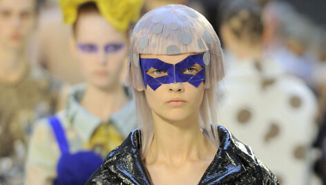 &bdquo;Maison Margiela&ldquo; 2015 m. auk&scaron;tosios mados kolekcijos modelis