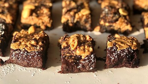 Bananinis &scaron;okoladainis su rie&scaron;utų sviestu