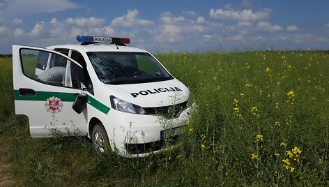 Policijos automobilis po avarijos