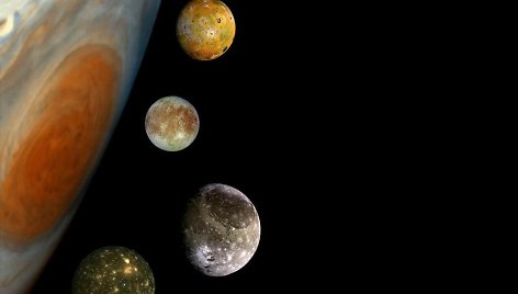 Šiame montaže – pagrindiniai Jupiterio palydovai (iš viršaus į apačią) – Ija, Europa, Ganimedas, Kalista