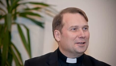 Kunigas Andrius Narbekovas