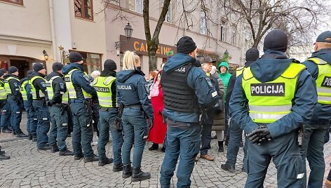 Policijos pareigūnai Pilies gatvėje
