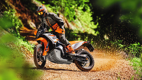 Metų motociklas: pretendentas „KTM 890 Adventure R“