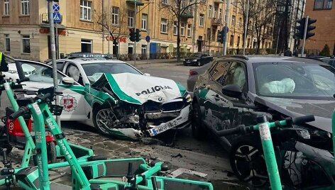 Į avariją pateko policininkų BMW