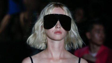 &bdquo;Gucci&ldquo; 2019 m. pavasario ir vasaros kolekcijos modelis