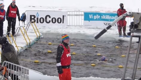 Plaukimas lediniame vandenyje