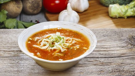 Kopūstų sriuba, kuri patiks pikantiško skonio mėgėjams: variantas su mėsa ir be jos
