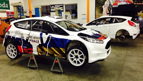 Ruso Aleksejaus Lukyanuko ir ukrainiečio Jevgenijaus Červonenko automobilis
