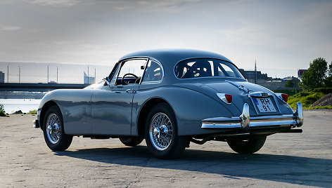 1958 m. „Jaguar XK150 FHC“