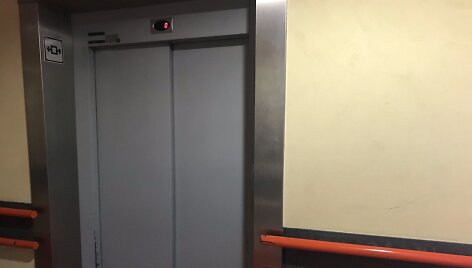 Veikiantis liftas priimamajame, Kauno klinikinėje ligoninėje 