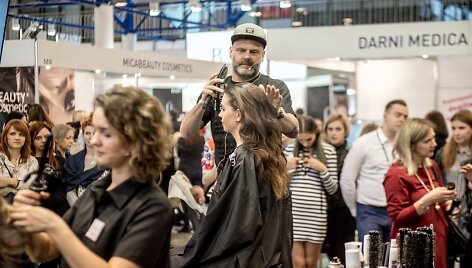 Gary France. Akimirkos i&scaron; &bdquo;label.m&ldquo; kolekcijos &bdquo;Catwalk culture&ldquo; pristatymo parodoje &bdquo;Pelenė&ldquo;