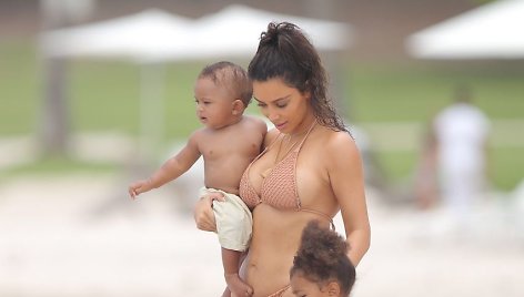 Kim Kardashian su vaikais North ir Saintu