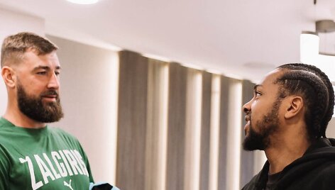 Jonas Valančiūnas ir Sterlingas Brownas