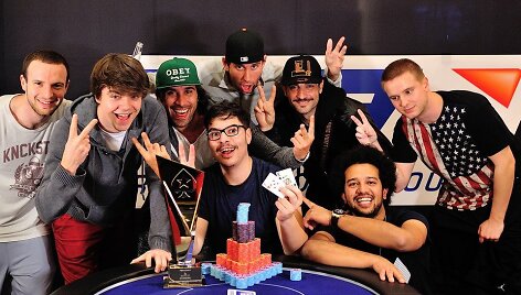 Mustapha Kanitas su draugais