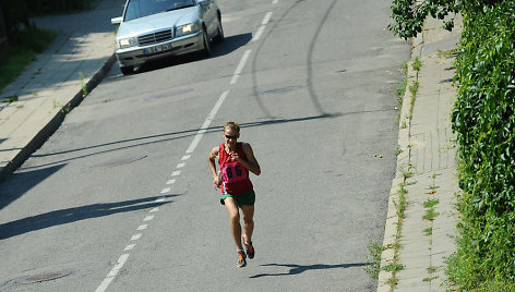 Bėgikai finišavo prie Antakalnio kapinių