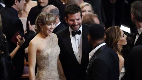 Bradley Cooperis ir Suki Waterhouse