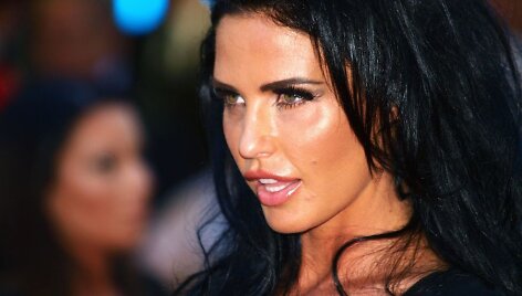 Britų televizijos persona Katie Price filmo premjeroje. 