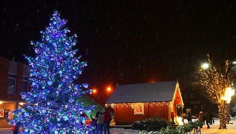 Trakų Kalėdų eglės įžiebimo šventės akimirka