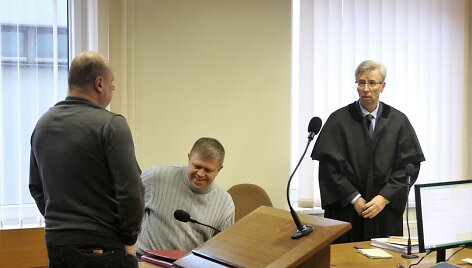 Klaipėdos apylinkės teisme teisiami įgaliojimus vir&scaron;iję trys pareigūnai.