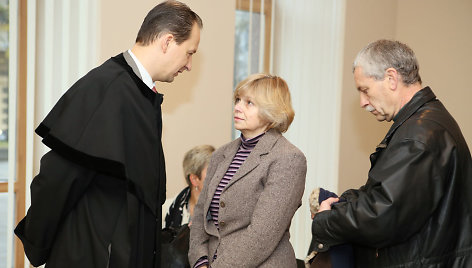 Valdareza Beleškienė su advokatu Justu Jankausku