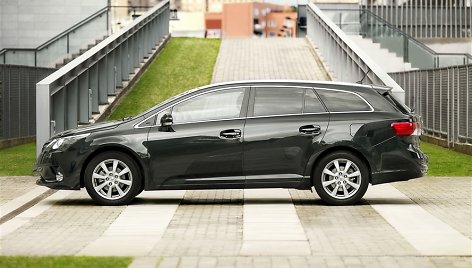 „Toyota Avensis“