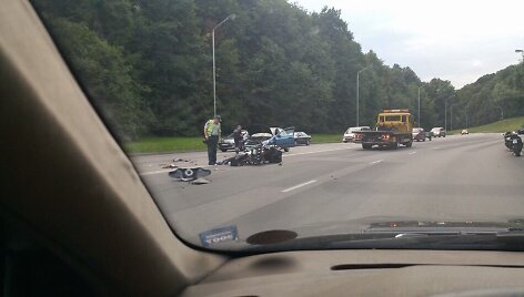 Kaune &bdquo;Ford&ldquo; rėžėsi į motociklą &bdquo;Harley Davidson&ldquo;