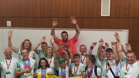 Lietuvos atletai su Jonu Valančiūnu