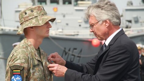 Apdovanoti tarptautinę operaciją prie Somalio krantų baigę kariai