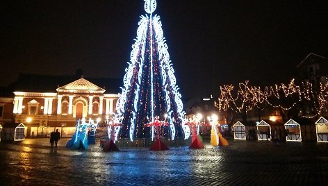 Išdabinta Klaipėdos Teatro aikštė