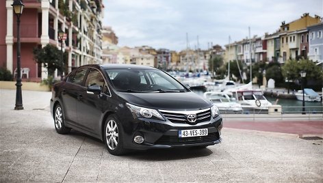 „Toyota Avensis“