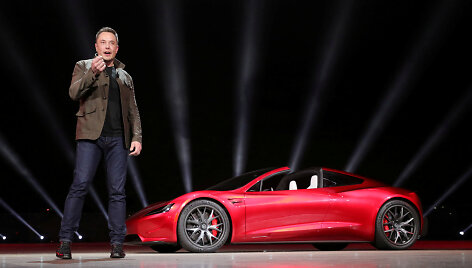 Elonas Muskas, &bdquo;Tesla Motors&ldquo; vadovas, savo vy&scaron;ninį &bdquo;Tesla Roadster&ldquo; paleis į kosmosą