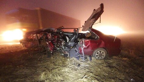 Mažeikių rajone per rūką susidūrė du automobiliai