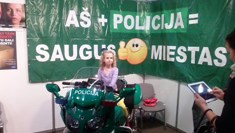 Parodoje „Moters pasaulis 2013“ Kauno apskrities policija ragina nesmurtauti