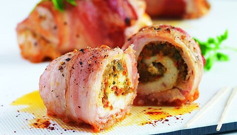 Vi&scaron;tienos suktinukai su aitriųjų paprikų CHIPOTLE ir pesto padažo įdaru