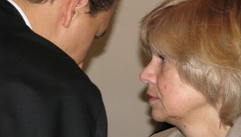 Valdareza Bele&scaron;kienė su advokatu Justu Jankausku