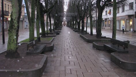 Lietingas &scaron;e&scaron;tadienis Laisvės alėjoje