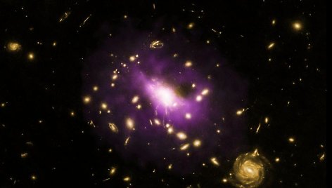 Užfiksuota hipermasyvi juodoji skylė - galingiausias objektas Visatoje