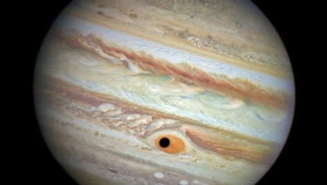 Jupiterio akį uždengė Ganimedo šešėlis