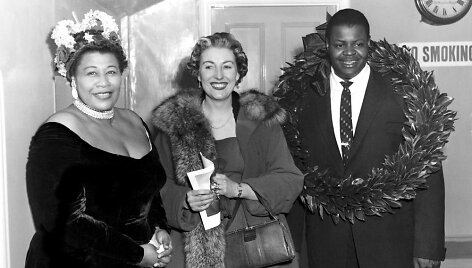 Ella Fitzgerald (kairėje)