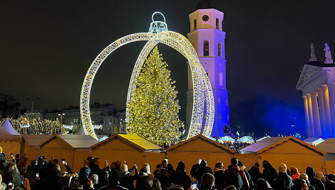 Vilniuje įžiebiama Kalėdų eglė