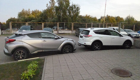 Sulaikyti, įtariama, vogti visureigiai &bdquo;Toyota CH-R&ldquo; ir &bdquo;Toyota RAV-4&ldquo;.