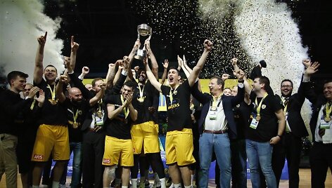 AEK triumfas