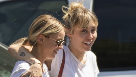 Miley Cyrus ir Kaitlynn Carter